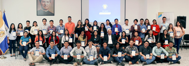 M&aacute;s j&oacute;venes se suman a nuestra comunidad de becarios