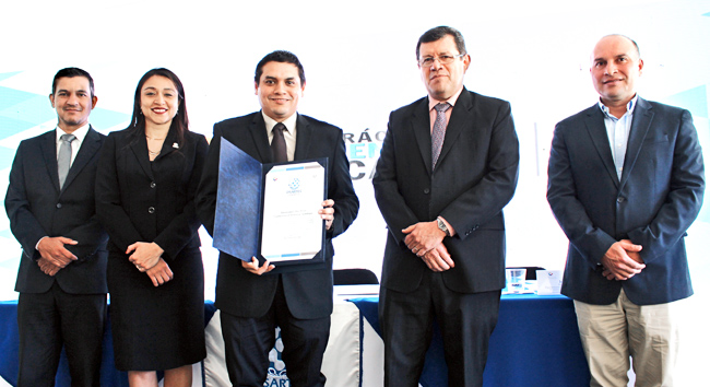Organismo Salvadore&ntilde;o de Reglamentaci&oacute;n T&eacute;cnica entrega reconocimiento a la UDB