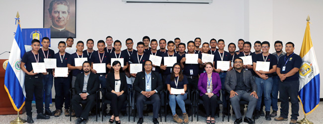 Personal de mantenimiento de AEROMAN se capacita en la UDB con el curso EMAE