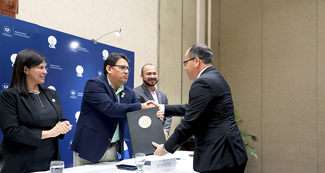 Universidad Don Bosco recibe acreditaci&oacute;n institucional por parte del MINEDUCYT