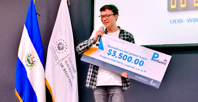 Estudiante de Ingeniería en Ciencias de la Computación gana primer lugar en concurso de creación de videojuegos