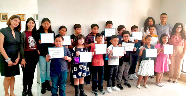 Niños y jóvenes de Antiguo Cuscatlán son formados en inglés básico por la UDB