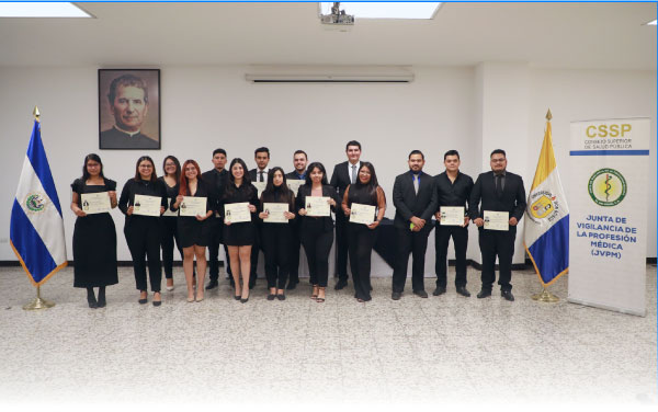 Graduados de programas de Biomédica de la UDB reciben credenciales Vigilancia de la Profesión Médica