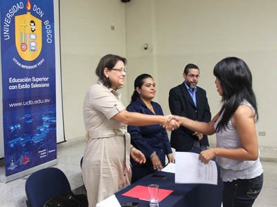 Entrega de becas Kazma Entrega de becas Kazma