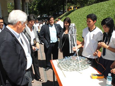 ExposiciÃ³n de proyectos cientÃ­ficos a los asistentes