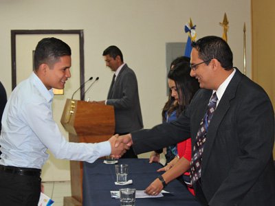 Entrega de becas AEROMAN-UDB