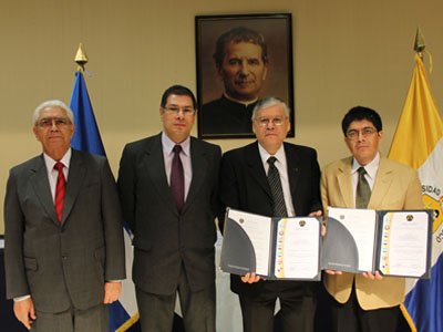 Autoridades de la UDB y ACAAI 