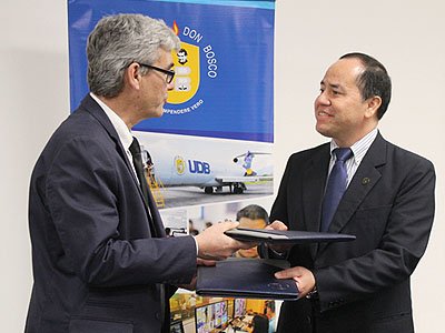 UDB y CICR firman acuerdo 