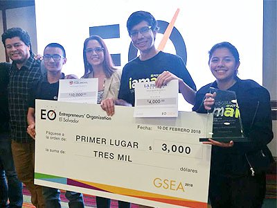 Julio Abrego obtiene 1er lugar en Premio Estudiante Emprendedor