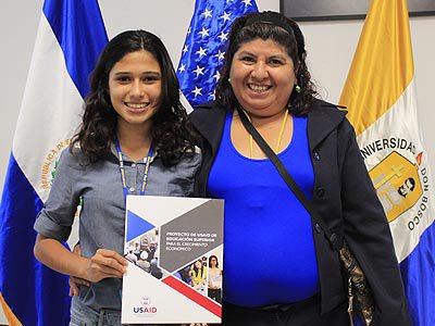 Entrega de becas Science Girl Camp