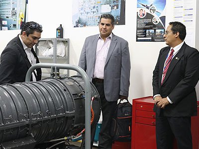 Visita delegación de la UNAQ