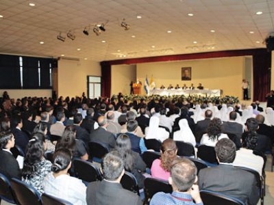 Personas que asistieron a la ceremonia de entrega del Doctorado Honoris Causa en Humanidades al Rector Mayor de los Salesianos. 