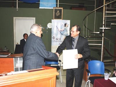 Dr. Lemus, director de InvestigaciÃ?Â³n de la UDB, recibe Diploma como miembro de la Academia de la Lengua