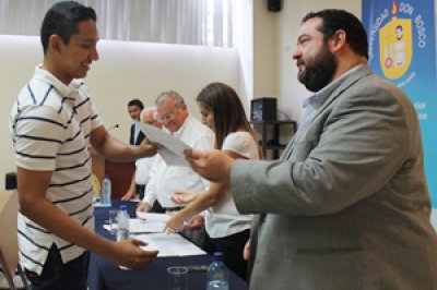 Fundación Rafael Meza Ayau entrega becas de estudios