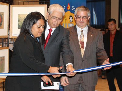 Autoridades de la UDB y Embajador inauguran exposici?n de dibujos Autoridades de la UDB y Embajador inauguran exposici?n de dibujos