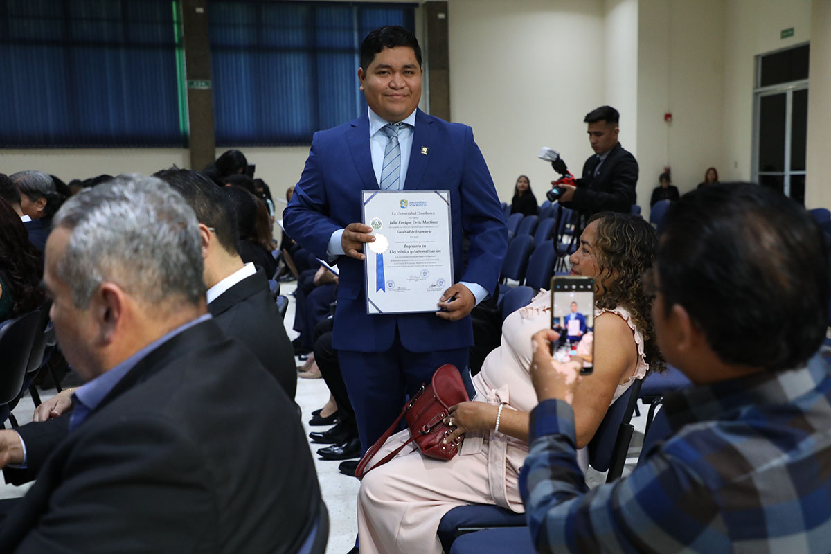 CEREMONIAS DE GRADUACIÓN DE CICLO 02-2025 - DÍA 3 - ACTO 8