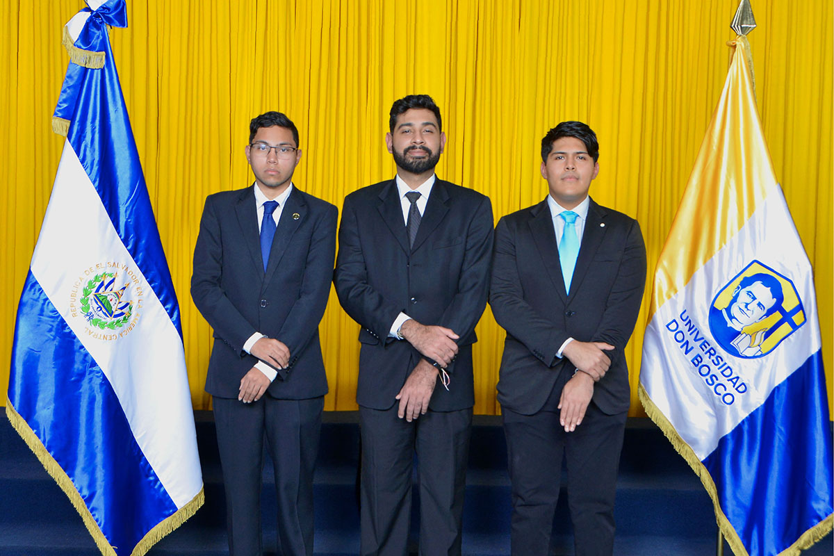 GRADUADOS DE LA UNIVERSIDAD DON BOSCO NOVIEMBRE-2025 DE LA FACULTAD DE AERONÁUTICA.
EN LA ESPECIALIDAD DE TÉCNICO EN MANTENIMIENTO AERONÁUTICO