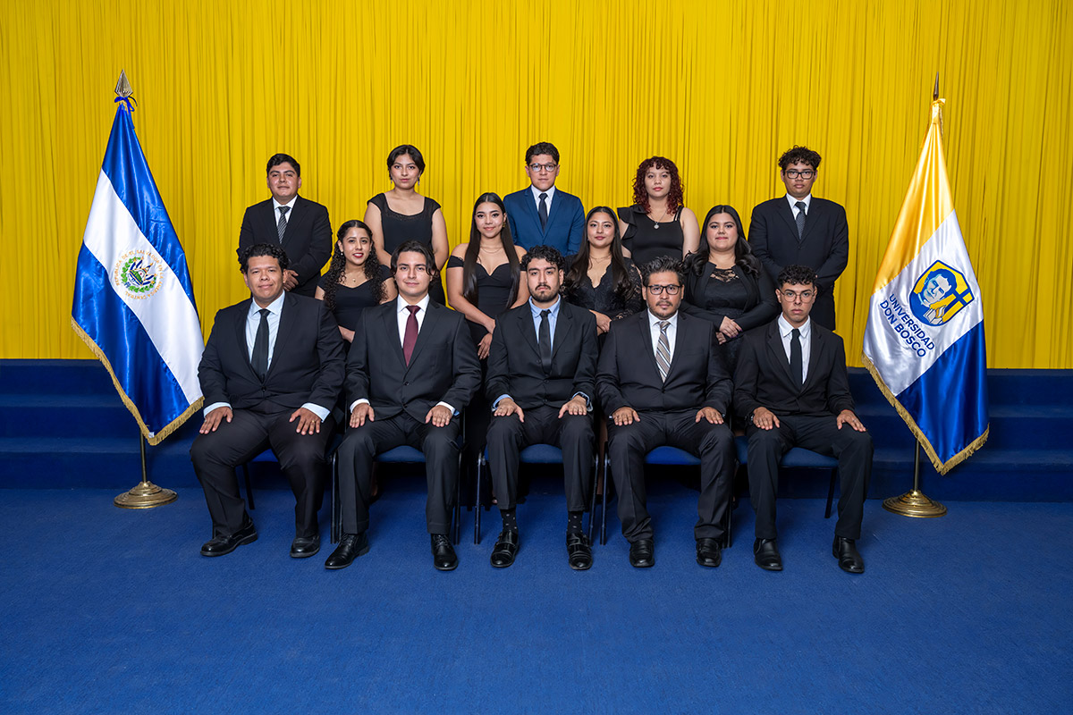 GRADUADOS DE LA UNIVERSIDAD DON BOSCO JUNIO-2026 DE LA FACULTAD DE CIENCIAS Y HUMANIDADES. EN LA ESPECIALIDAD DE TÉCNICO EN MULTIMEDIA.