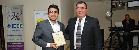 IEEE entrega reconocimiento a rama estudiantil UDB