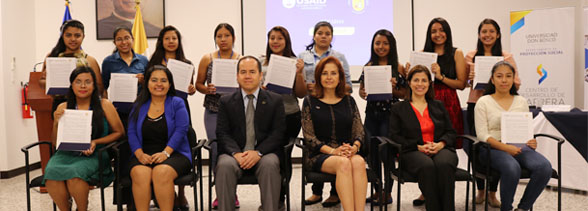 USAID y UDB becan a 11 alumnas que participaron en el Science Girl Camp 2017