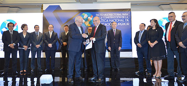 Buscan transformar el sistema nacional de educación superior de El Salvador 