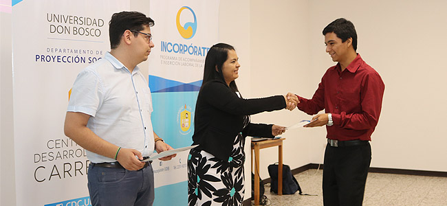 Centro de Desarrollo de Carrera gradúa cuarta promoción del Diplomado en Orientación Laboral