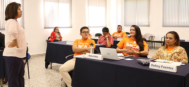 Forman a alumnos UDB para crear agencia regional de noticias sobre emprendimiento 