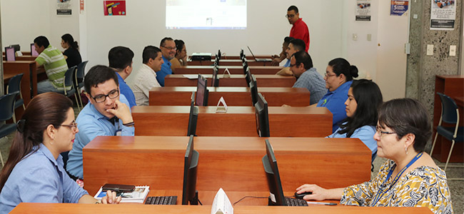 Comunidad Educativa se capacitan en el uso de la plataforma e-Libro 