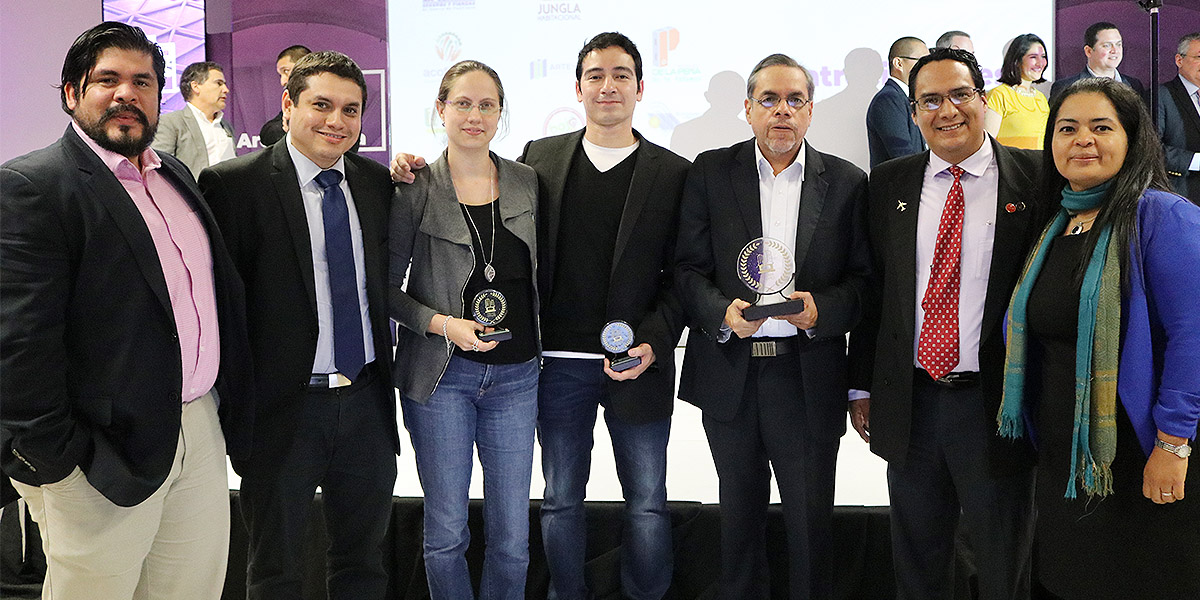UDB obtiene premio OPAMSS 2018 en la categoría Hábitat Urbano Sostenible  - Diseño (HAUS), por Centro de Entrenamiento Aeronáutico 
