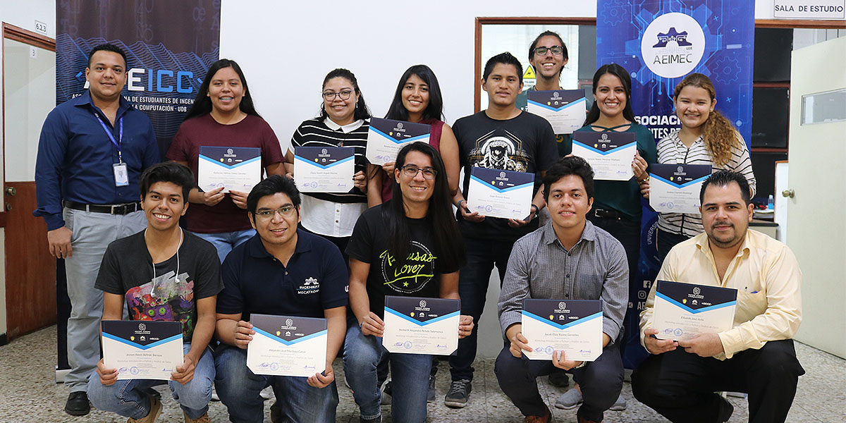 Alumnos de computación y mecatrónica participaron en workshop sobre Python y análisis de datos 