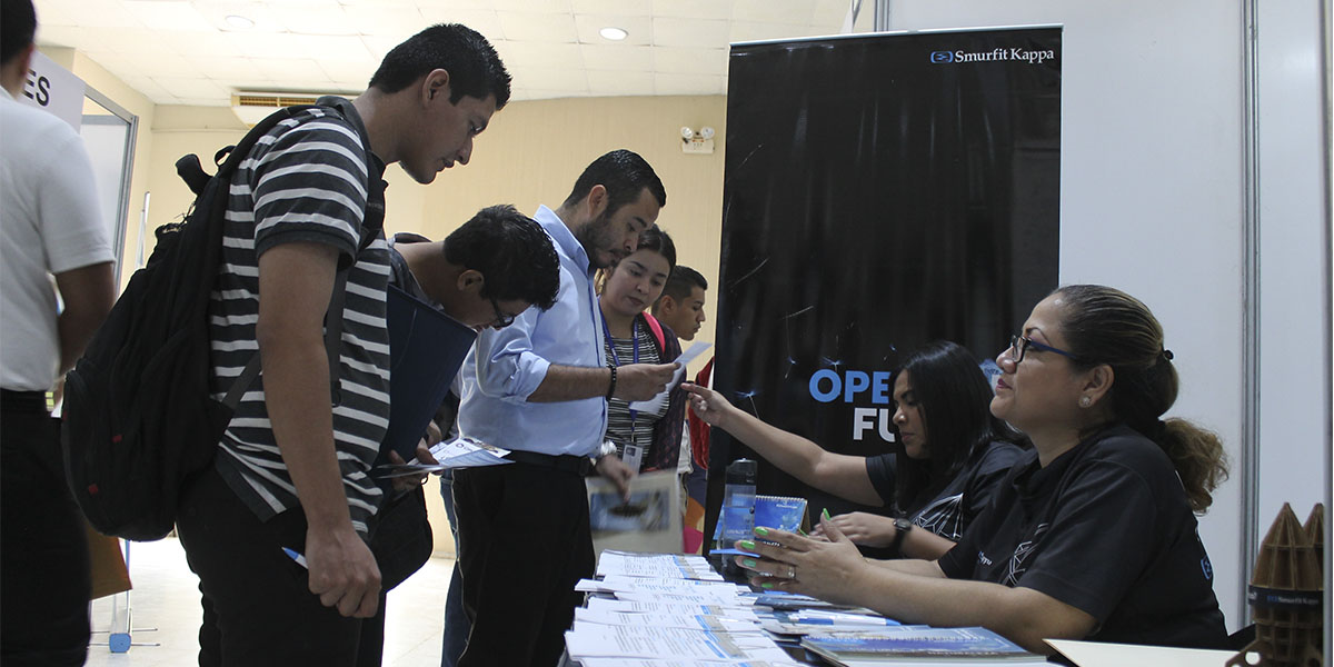 Realizan feria de trabajo para acercar oportunidades de empleo y pasantía 
