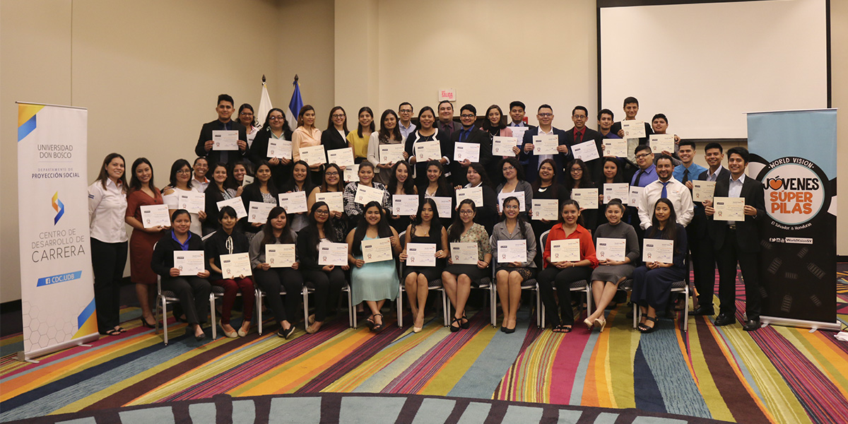 UDB y World Visión El Salvador gradúan a jóvenes súper pilas 