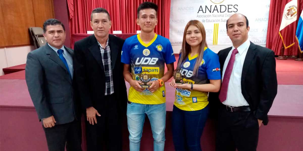 Jessica de Paz y Wilber Portillo de la UDB reciben el título de Atletas Destacados 2019 por ANADES 