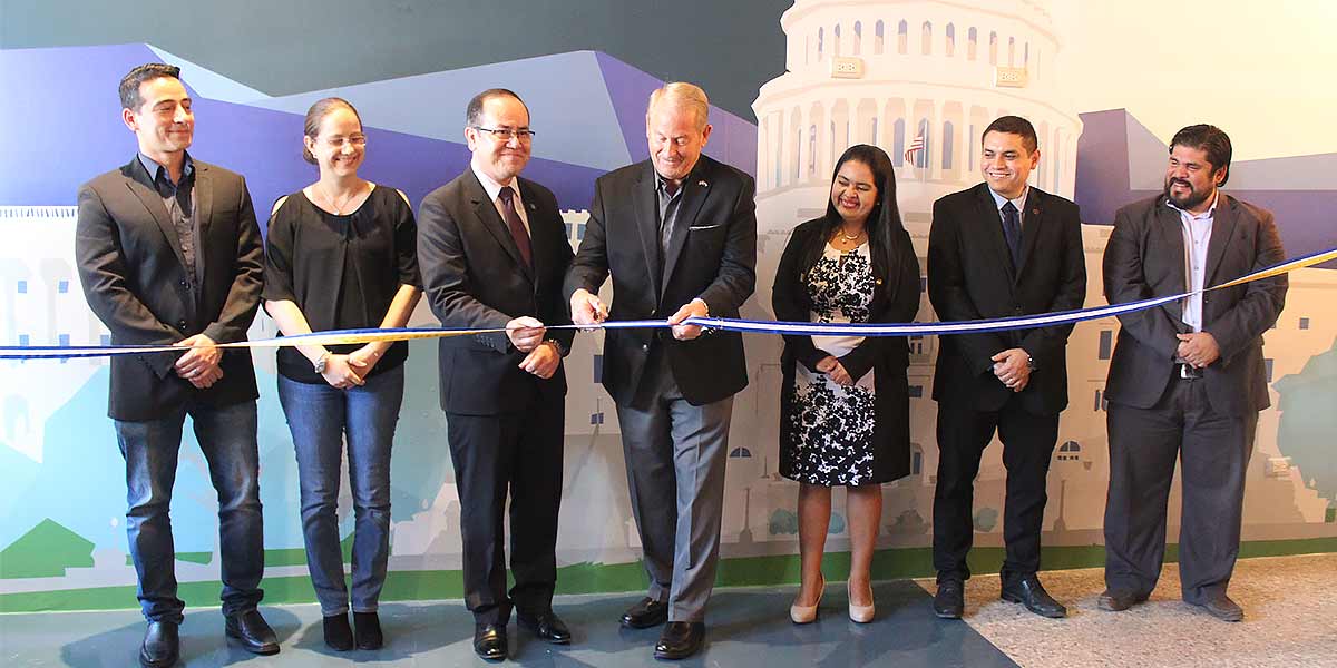 Embajada de los Estados Unidos y Universidad Don Bosco inauguran nuevo espacio para el desarrollo de actividades técnico-científicas 