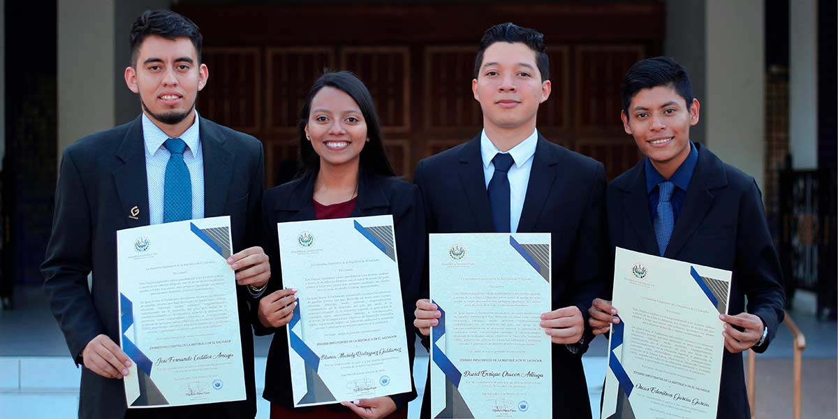 Estudiantes de la Universidad Don Bosco reciben reconocimiento “Jóvenes influyentes de la República de El Salvador” 