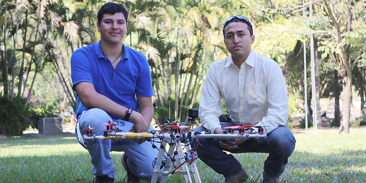 Emprendedores UDB desarrollan vehículos aéreos no tripulados en El Salvador 