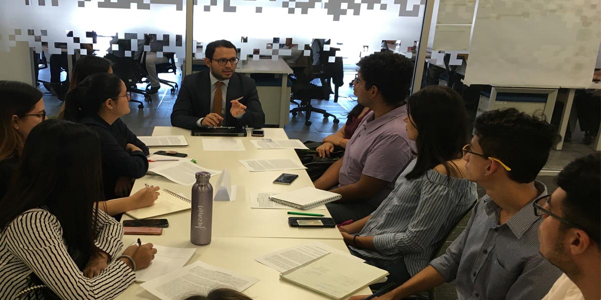 Alumnos de Diseño Gráfico desarrollaron proyecto en el marco del convenio entre UDB y Banco Agrícola para el desarrollo de prácticas profesionales 