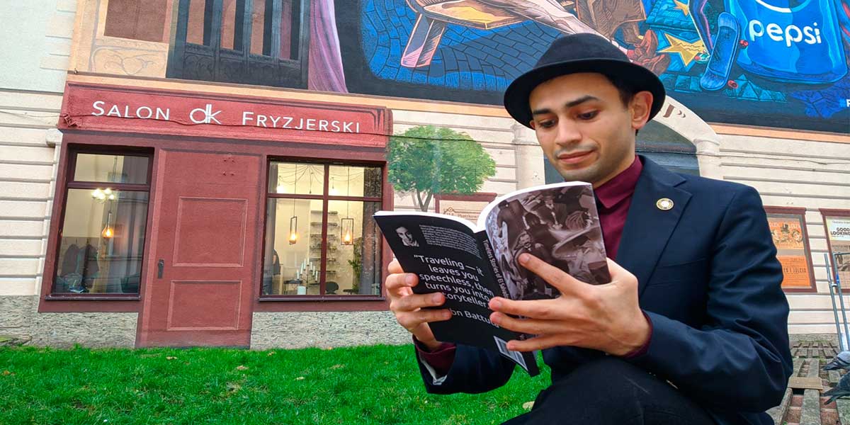 Graduado UDB radicado en Polonia escribe libro sobre historias y leyendas salvadoreñas 