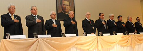 UDB entrega Doctor Honoris Causa en Educación a Karlheinz Wolfgang cónsul honorario de El Salvador