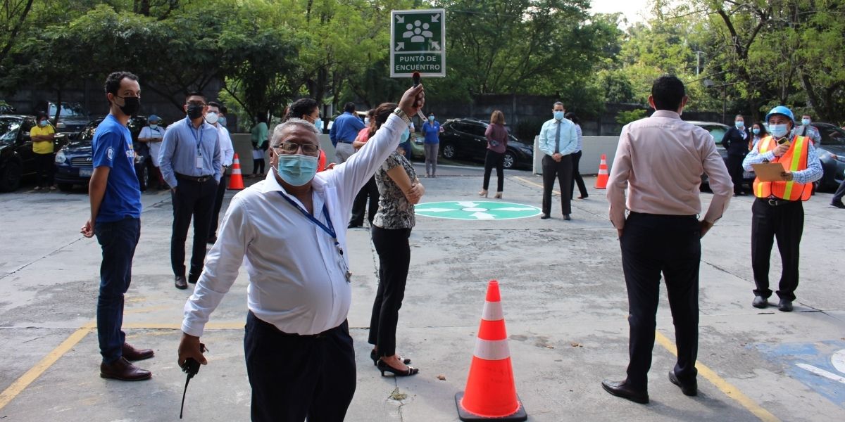 La Universidad Don Bosco realiza simulacro de evacuación ante terremotos 