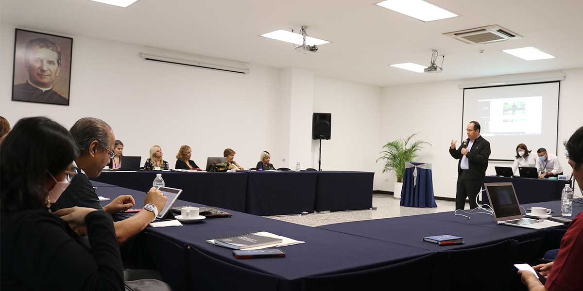 UDB participa en mesa redonda sobre impacto del proyecto PROFIC en comunidad educativa de las IES 