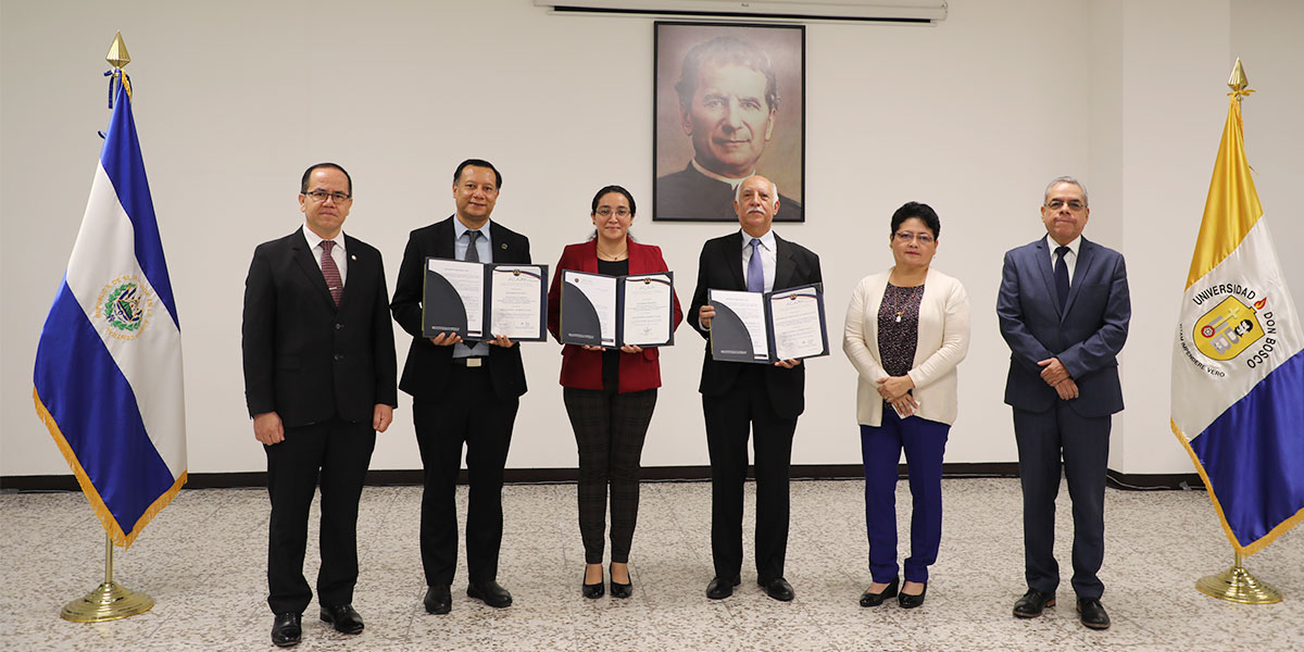 Ingeniería Biomédica, Computación y Eléctrica de la UDB son acreditadas regionalmente 