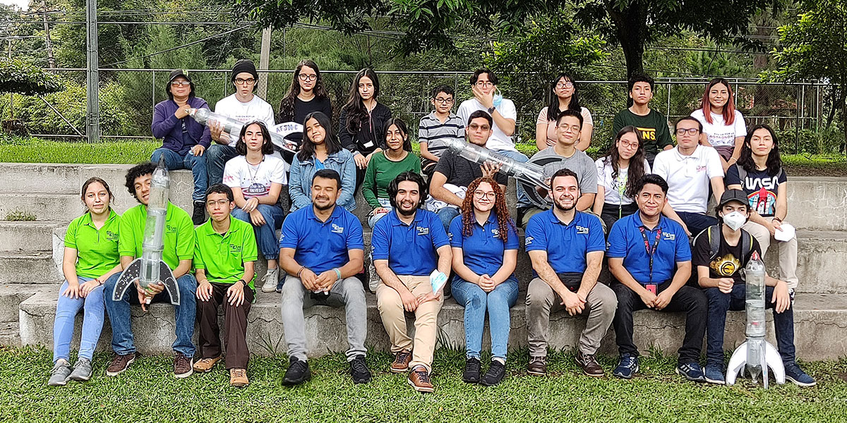 Observatorio Micro Macro y Asociación de Astronomía UDB imparten taller sobre fabricación de hidrocohetes 