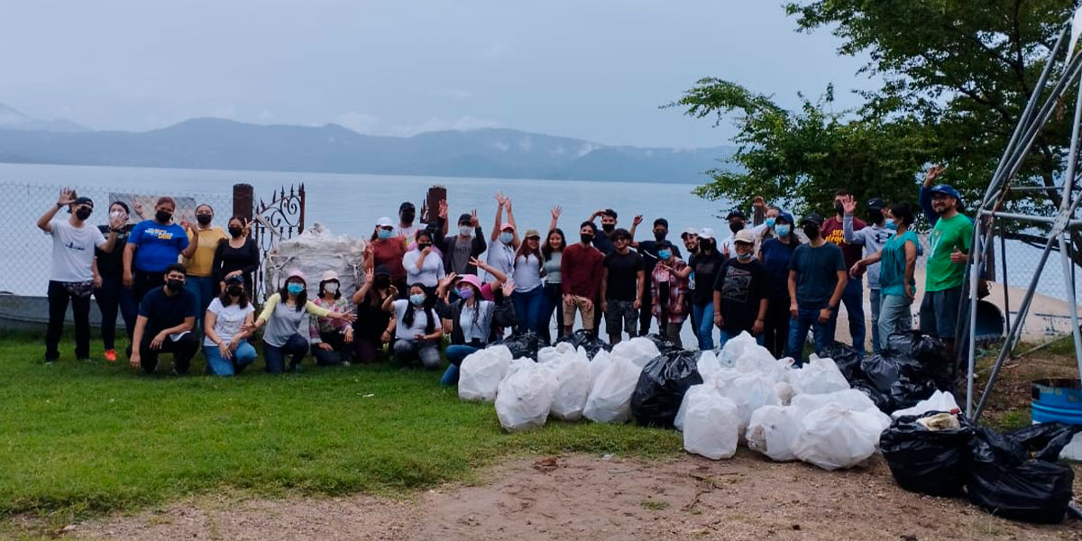 Proyección Social y Asociación Salesiana de Estudiantes Becarios desarrollan jornada de limpieza en el Lago de Ilopango 