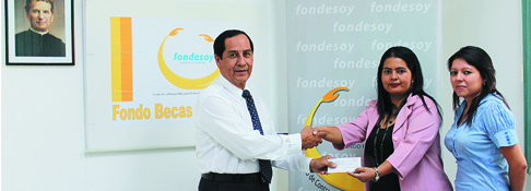 Estudiantes de carreras técnicas de la UDB recibirán apoyo gracias a Fondo de Becas FONDESOY