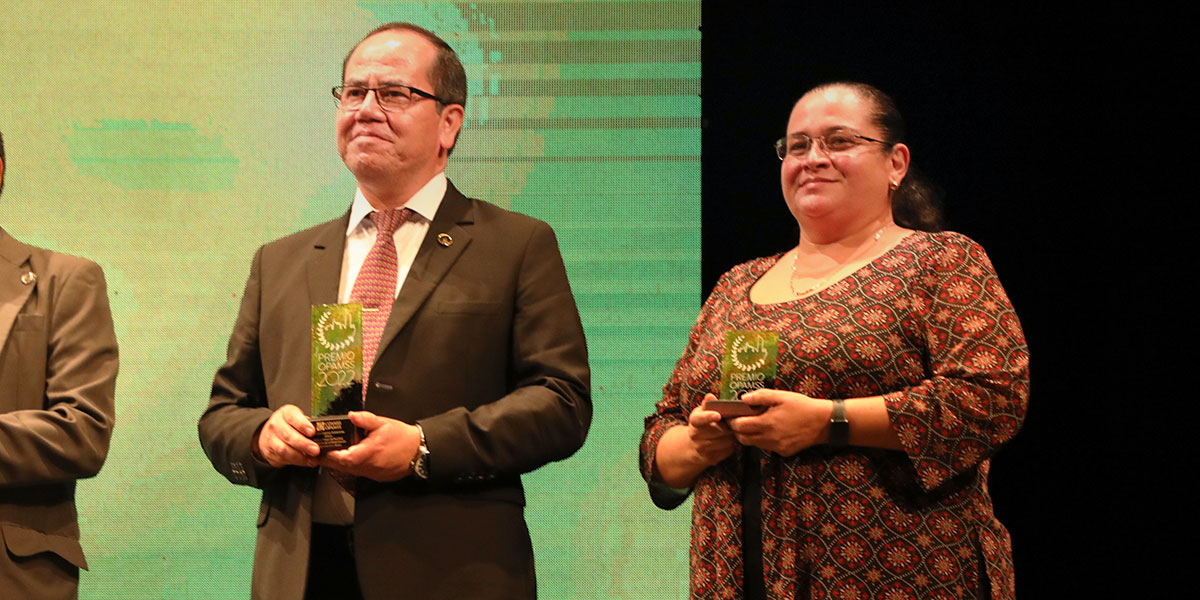 Edificio Anexo de la Facultad de Ciencias de la Rehabilitación de la UDB es galardonado con premio OPAMSS 