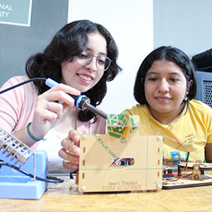 UDB clausuró décima edición del programa Science Girl Camp 