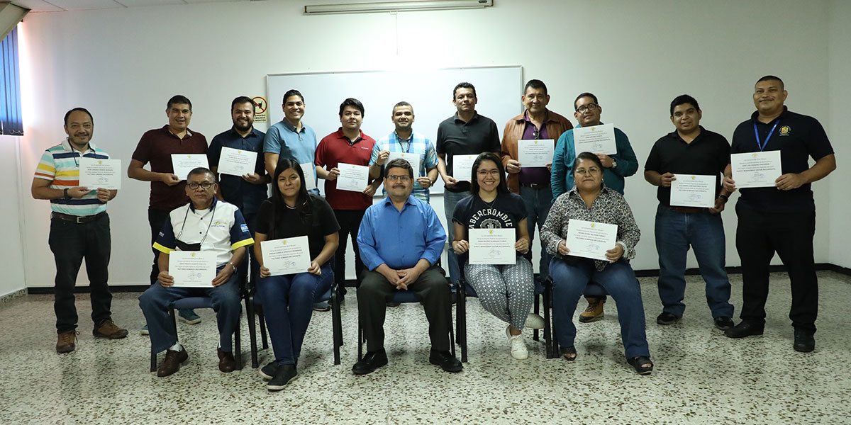 Docentes de la Facultad de Aeronáutica se forman en regulación de aviación civil 