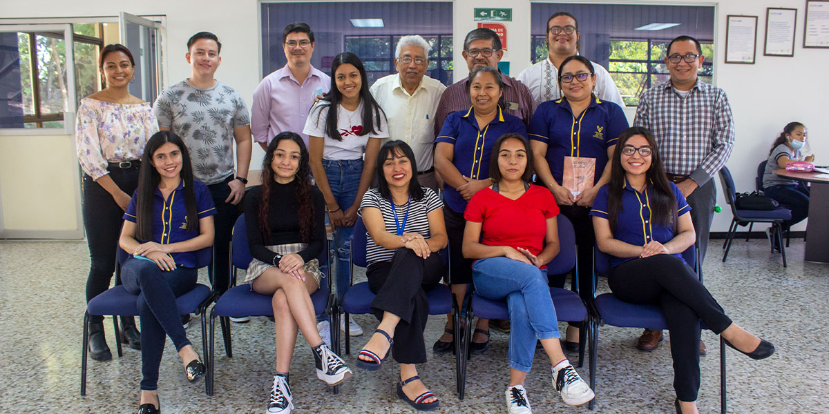Comunidad Educativa compartió con escritor salvadoreña en la primera sesión del año del Club de Lectura B612 de la UDB 