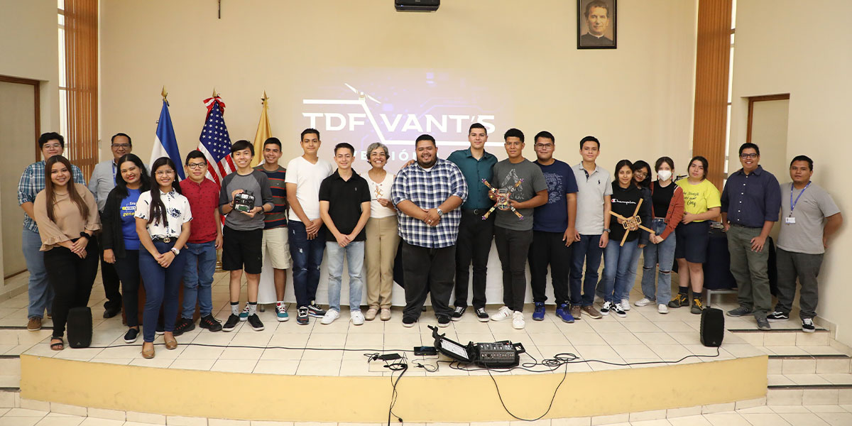 Universidad Don Bosco inaugura taller de diseño y fabricación de drones 